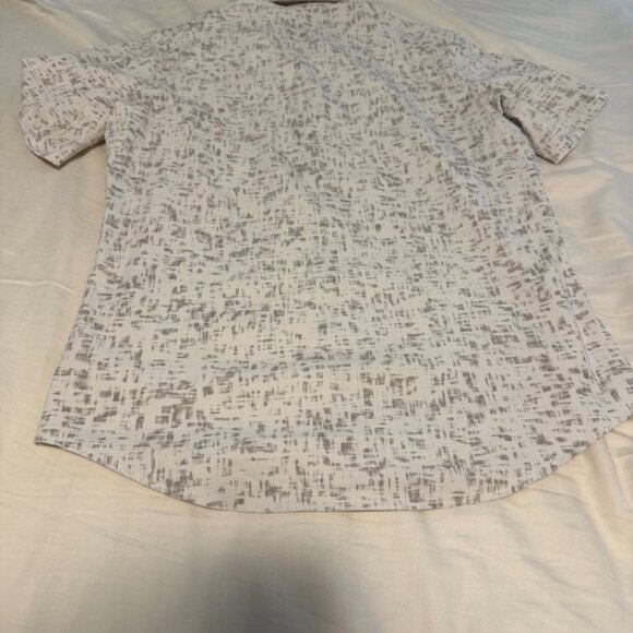 Lululemon Airing Easy Short Sleeve Shirt - Antique White Raw Linen - Sz S - Picture 3 of 4